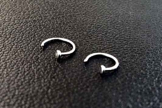 Fake nose piercing in surgical steel rings
